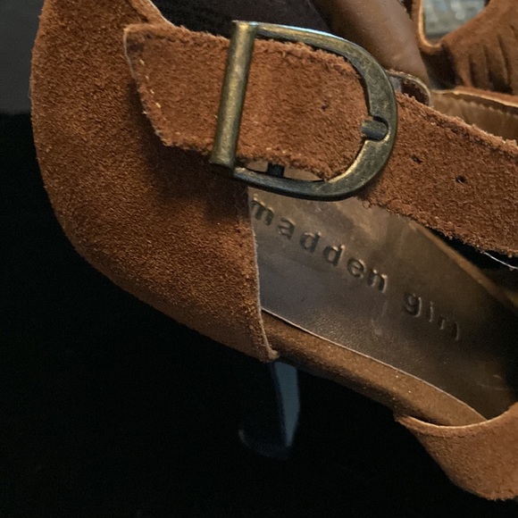Brown suede sandals. worn once in the house only. - Picture 4 of 7